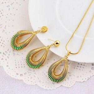 Elegant Gold and Green Teardrop Jewelry Set